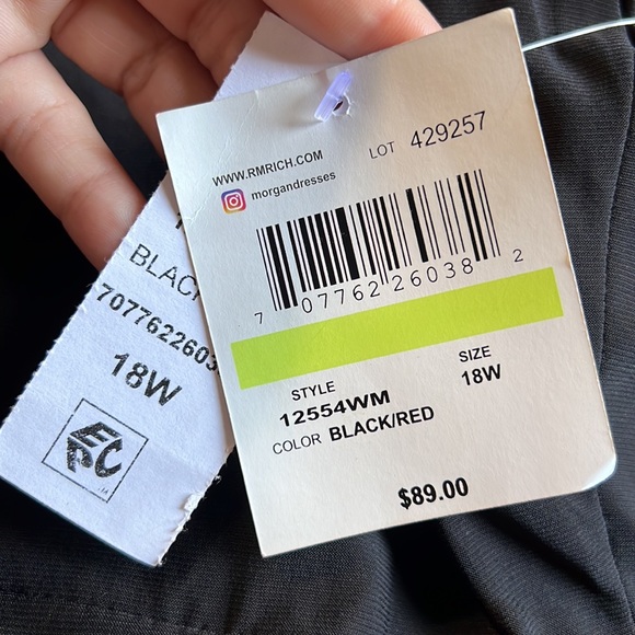 Morgan & Co Women Plus Size Off Shoulder A-Line Black/Red Floral Dress - Picture 4 of 4